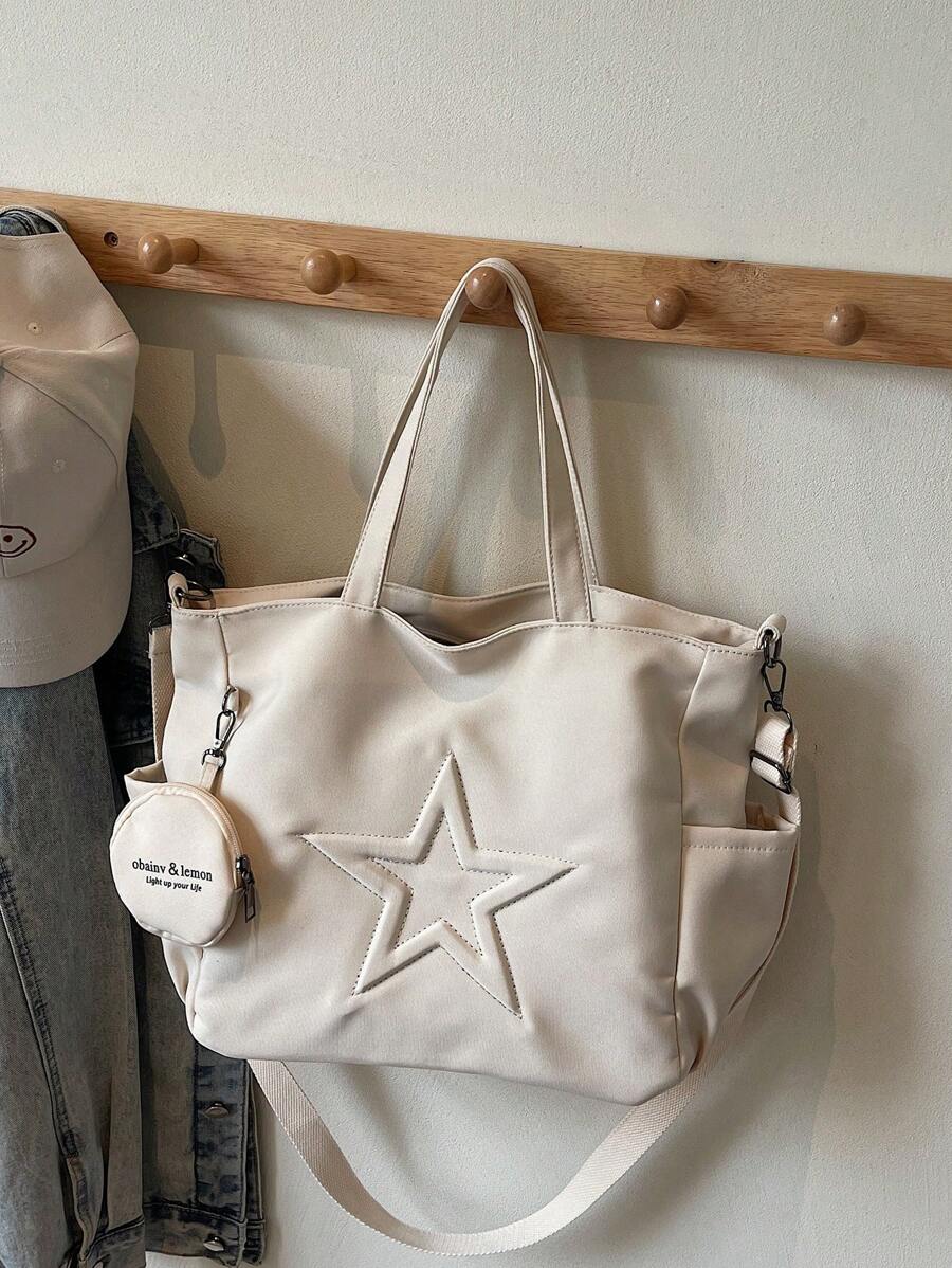 sac cabas en cuir beige pour femme detail sangle sur porte habit